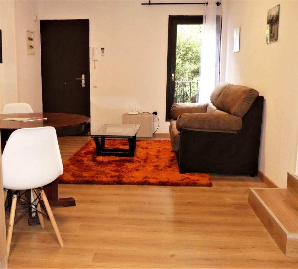 Apt 2 Acollidor Al Centre Historic De Vic Aptgarbi Εξωτερικό φωτογραφία